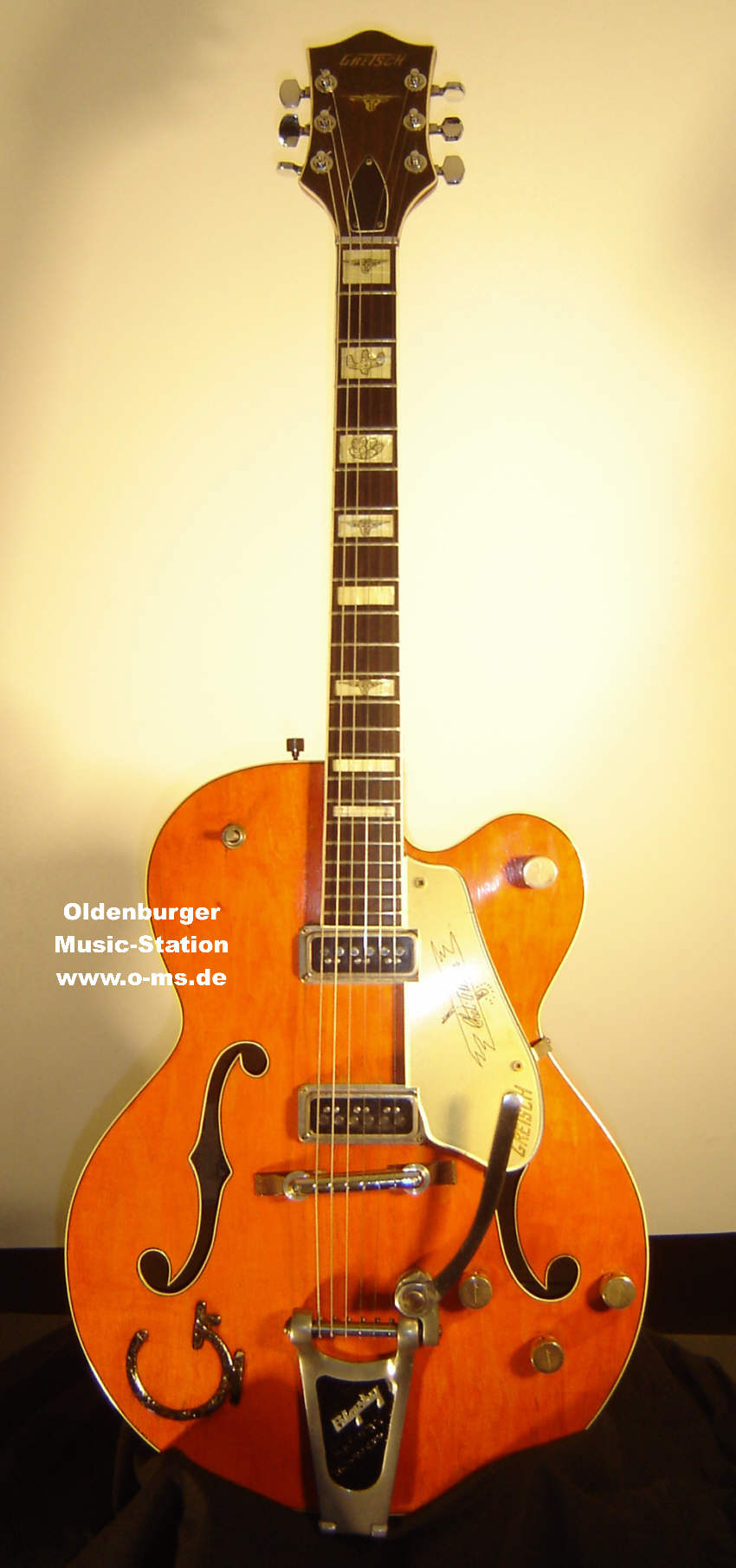 Gretsch 6120 G-Brand 1957.jpg